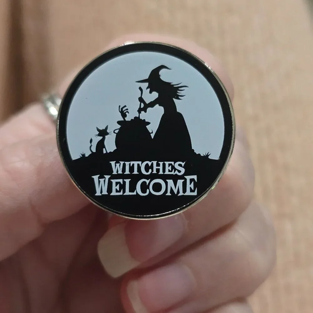 Witches Welcome Halloween Witch Cat Cauldron Silhouette Round Brooch Pin New OS